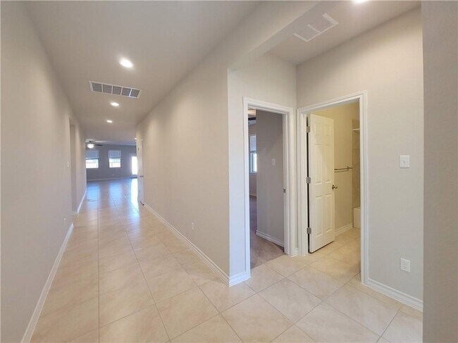 Foto del edificio - 3633 Soft Shore Ln
