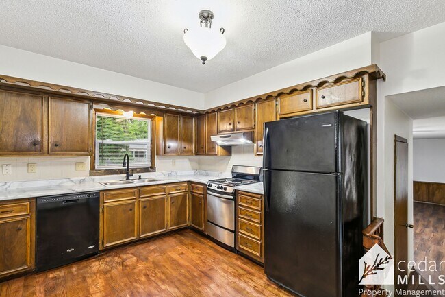 Building Photo - Roomy Mid-Century 3 Bedroom in Derby!
