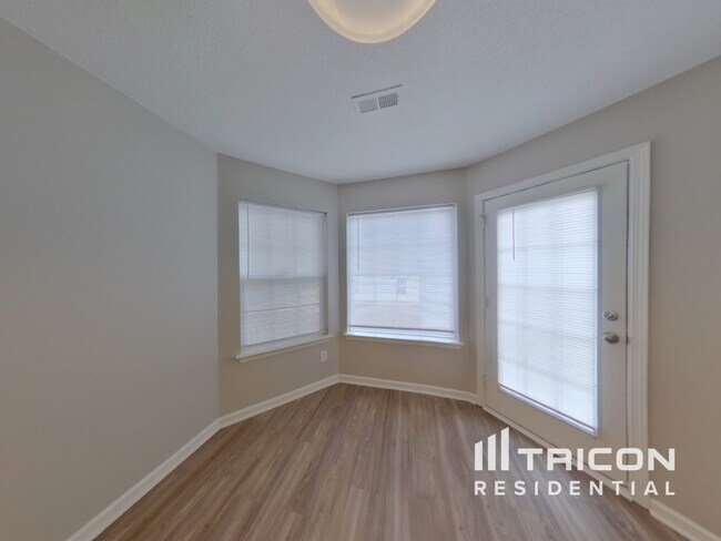 Foto del edificio - 1703 Mission Oaks St