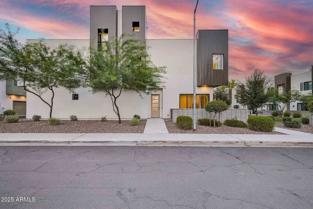 Primary Photo - 5151 N 13th Pl