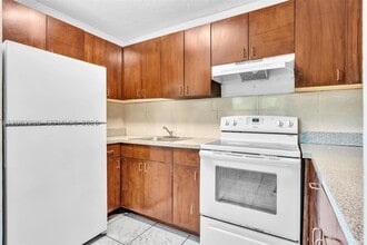 Building Photo - 4732 SW 33rd Ave