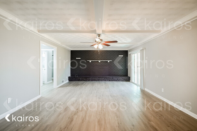 Foto del edificio - 325 W Pleasant Run Road