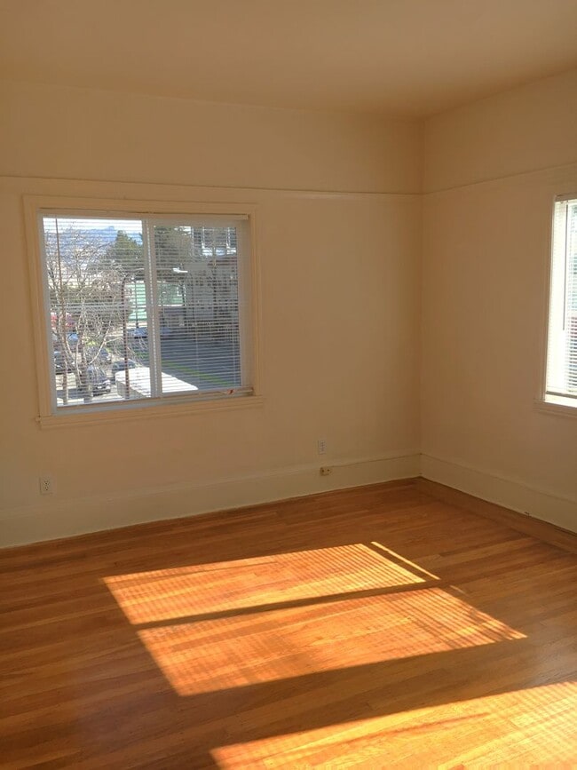 Building Photo - This unit is a Studio, with a giant kitchen room/dining space. With large closet