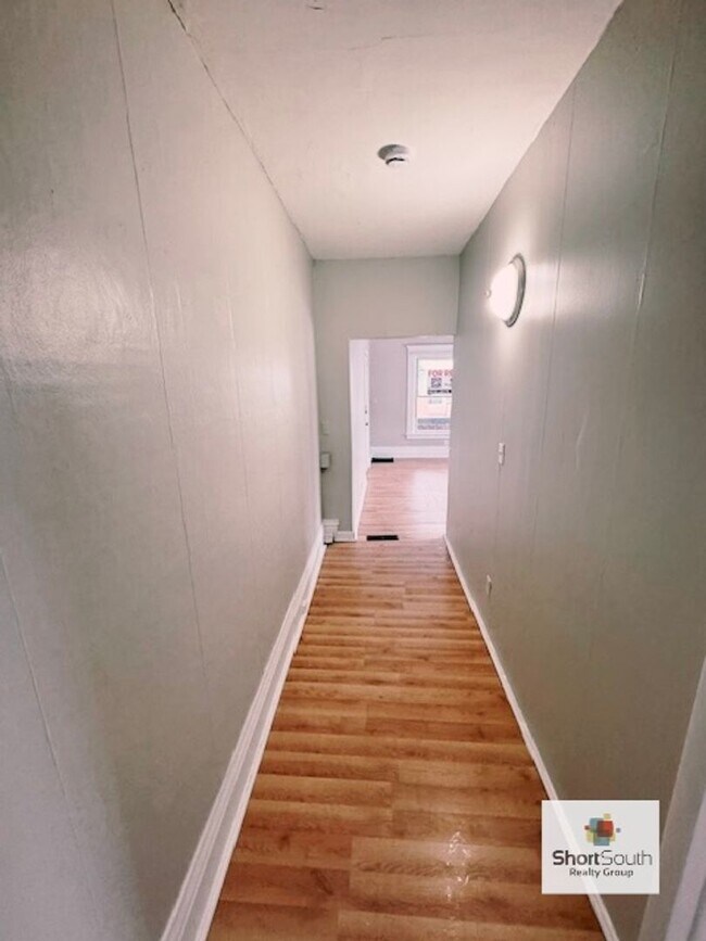 Foto del edificio - 121 Island Ave