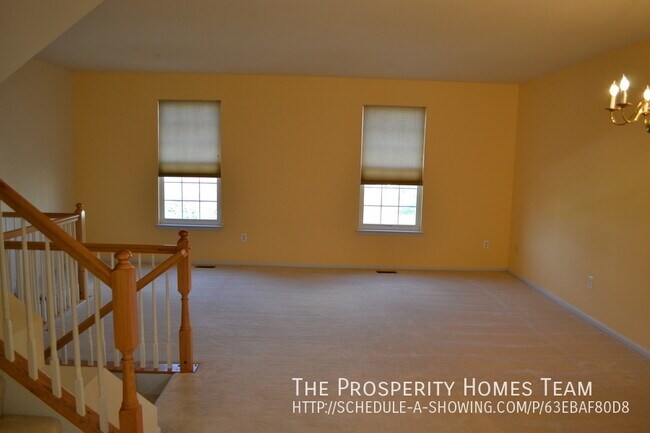 Foto del edificio - Lovely three story town home in River Oaks!