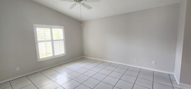 Building Photo - BEAUTIFUL 2/2 IN CATALINA OAKS- VERO BEACH