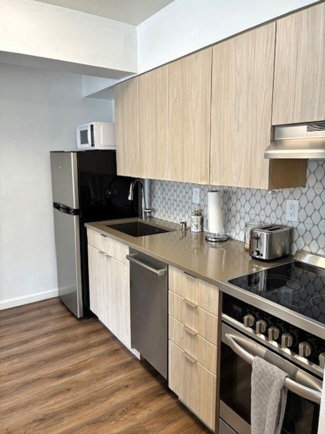 Foto del edificio - Long Term Rental- Chateau Claire 52