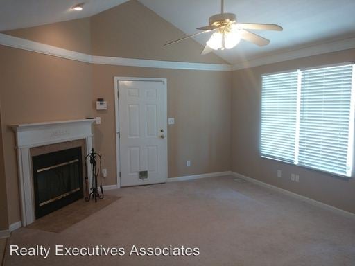 Building Photo - 157 Acorn Dr