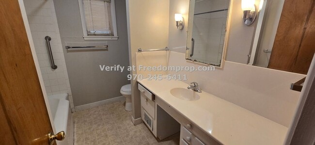 Building Photo - Near CMU 3 Bedroom 1.5 Bath House