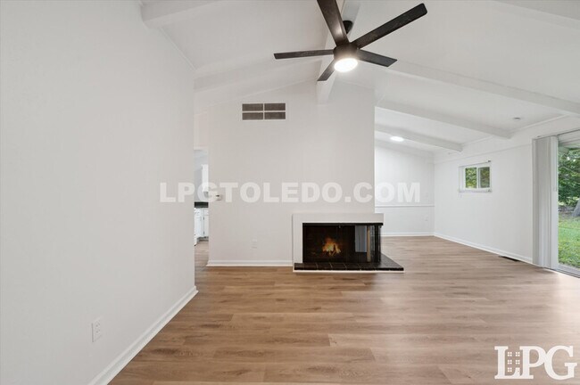 Foto del edificio - 3116 W Lincolnshire Blvd