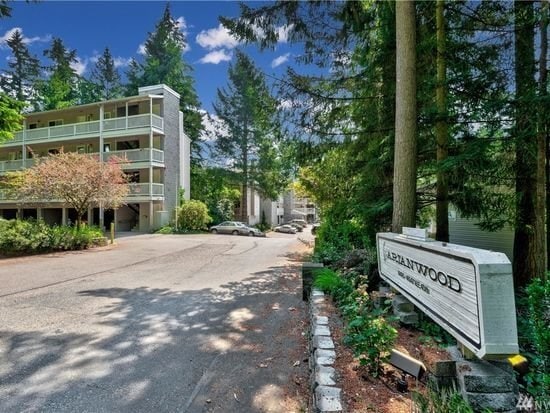 Modern Updated large Bellevue 2bd 2bath Condo! - Modern Updated large Bellevue 2bd 2bath Condo!