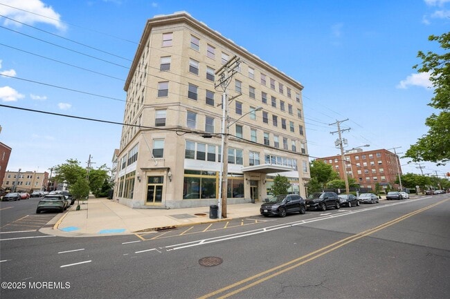 Building Photo - 501 Grand Ave