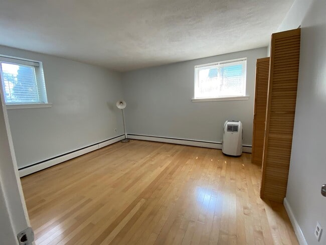Building Photo - 123 Inman St