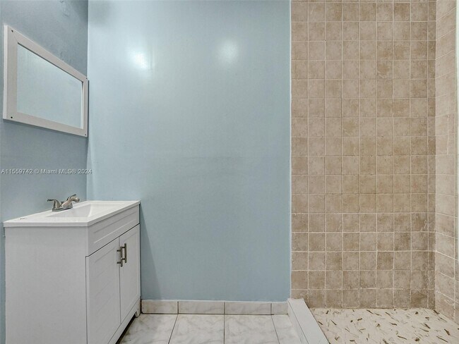 Foto del edificio - 1298 NE 39th St