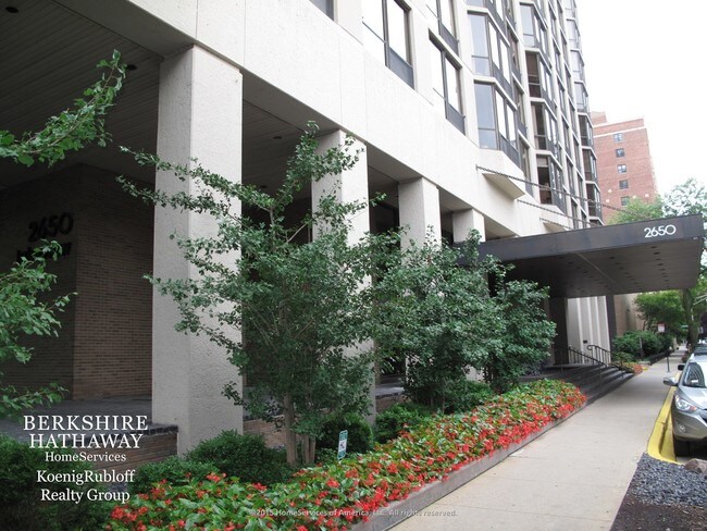 Building Photo - 2650 N Lakeview Ave