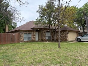 Building Photo - 5110 Glenoak Dr