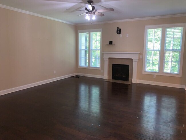 Foto del edificio - 2486 Golden Forest Dr