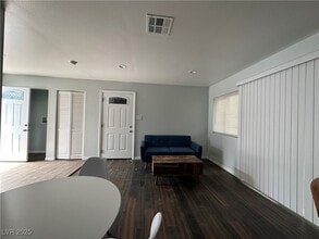 Building Photo - 625 N 11th St