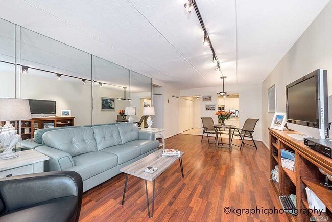 Foto del edificio - 220 W Broadway