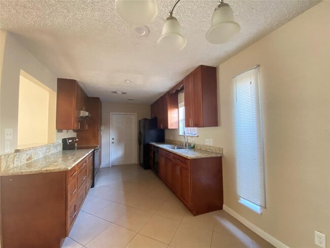 Building Photo - 25 Tradewinds Dr