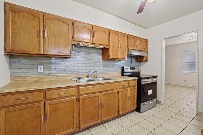 Building Photo - 1700 Weightman Cir