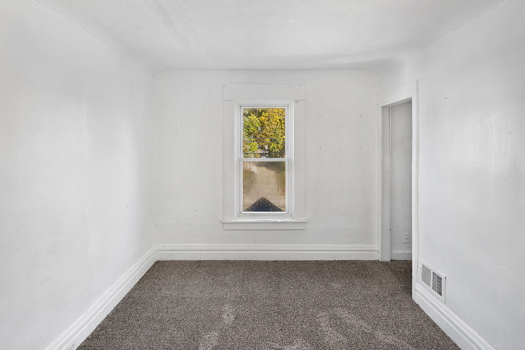 Primary Photo - Centrally Located to Downtown Lansing