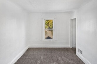 Building Photo - 1440 E Oakland Ave