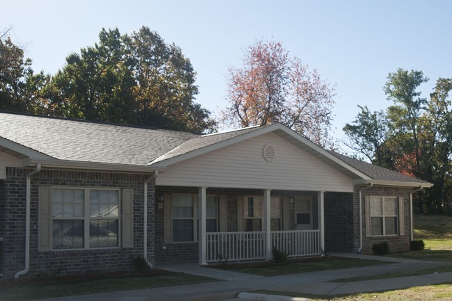 Building Photo - Country Estates