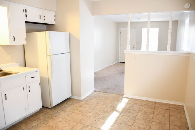 Building Photo - 2 Bed 1 Bath Raytown Apartment