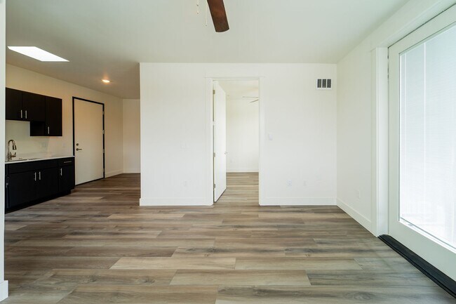 Foto del interior - Janie Apartments - Free internet!