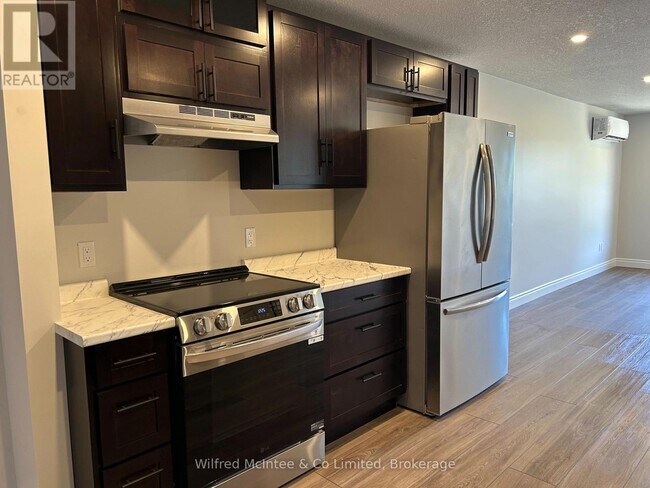 Photo du bâtiment - 380-380 1st Ave N