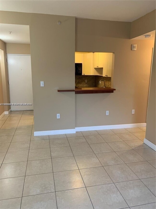 Building Photo - 134 SW 7th Ave