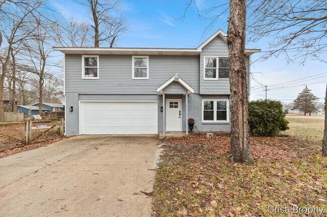 Building Photo - 952 Woodside Dr