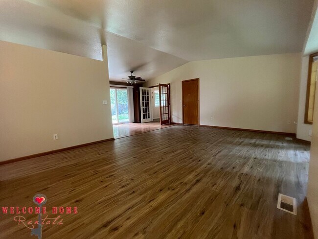 Foto del edificio - Wonderful rambler in amazing wooded commun...