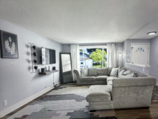Foto del edificio - 374 Carthage Ave