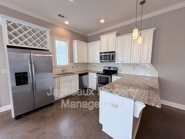 Building Photo - 119 Shallowford Dr