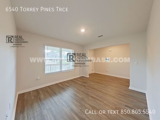 Foto del edificio - 6540 Torrey Pnes Trce
