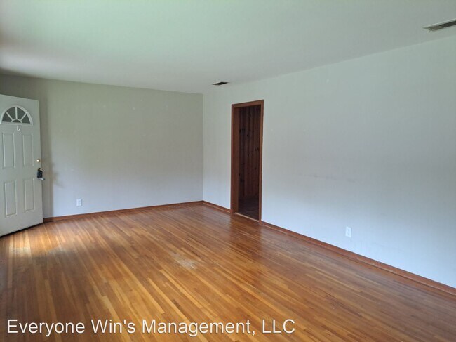 Building Photo - 2 br, 1 bath House - 902 W 14th St