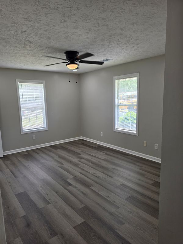 Building Photo - 515 Baron Dr