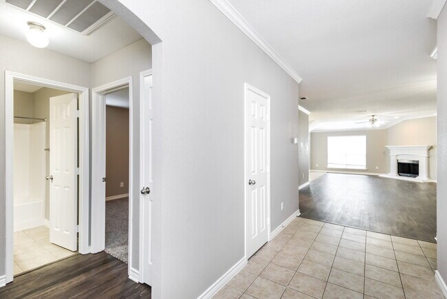 Building Photo - 940 Rio Bravo Dr