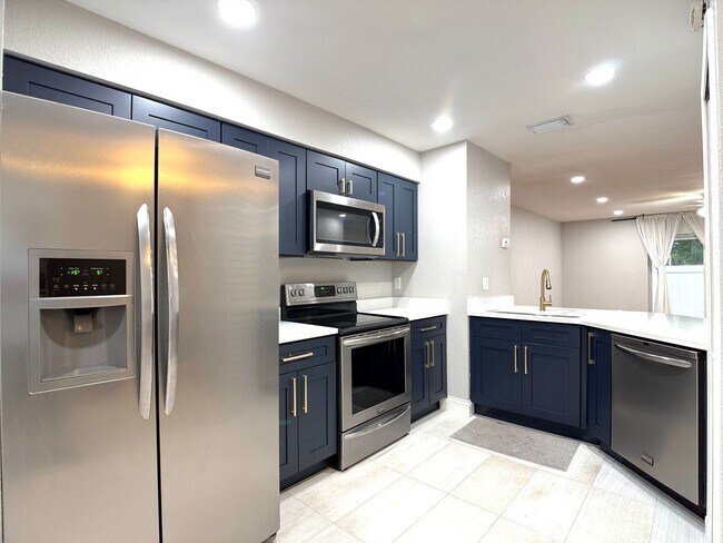 Foto del edificio - 4815 Walden Cir