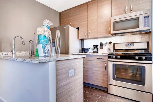 Building Photo - 399 E 34th St