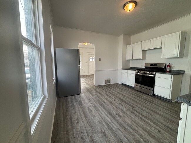 Building Photo - Newly Updated 3 Bedroom Single Family Home