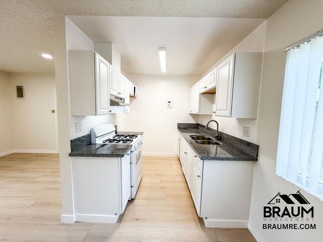 Building Photo - 6336 Tujunga Ave