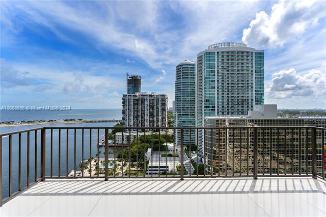 Foto del edificio - 1925 Brickell Ave