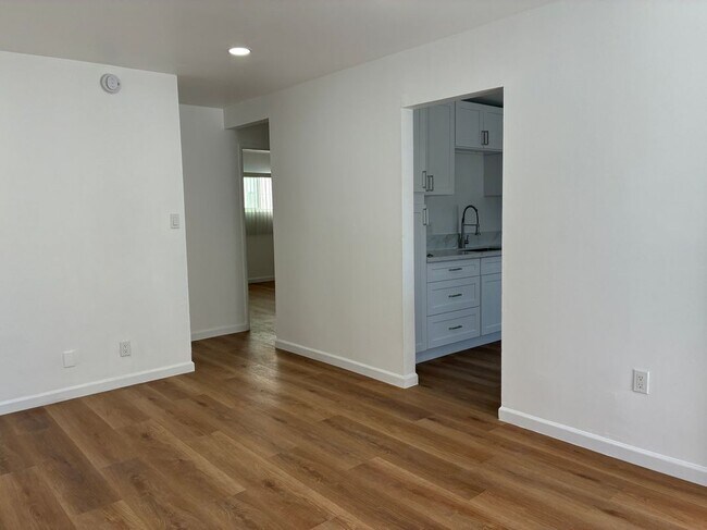 Foto del edificio - 12920 Roselle Ave