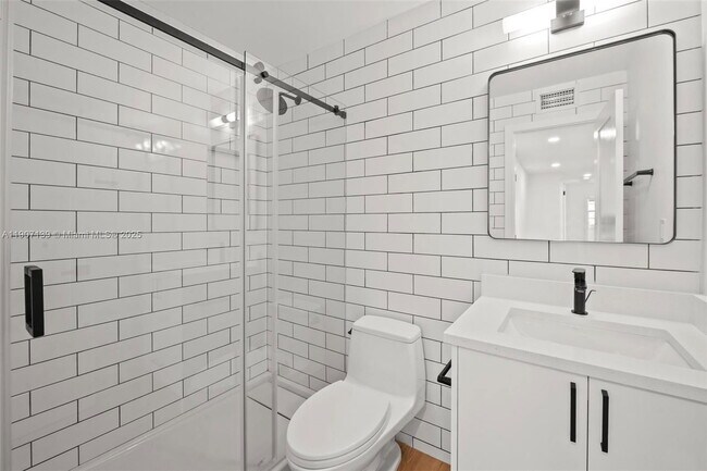 Foto del edificio - 8107 SW 72nd Ave