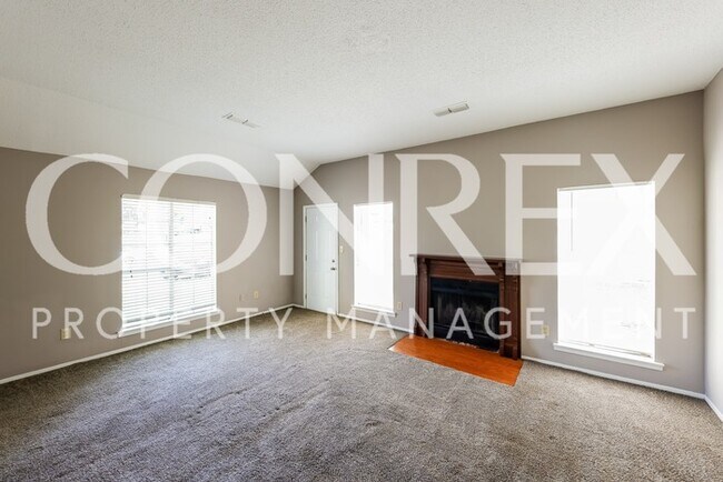 Building Photo - Cozy with a hint of Charm in Montgomery!
