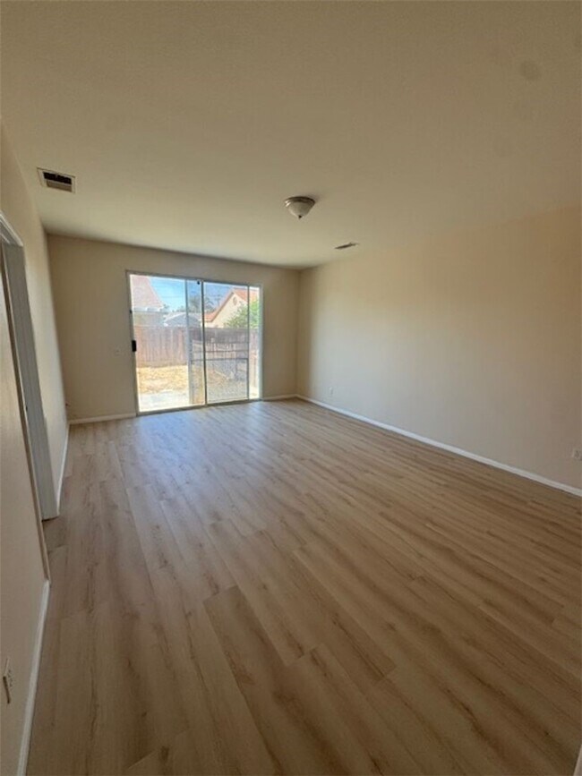 Foto del edificio - 3385 Claremont St
