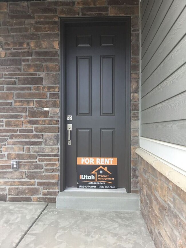 Foto del edificio - 3 bdrm 2 1/2 bath Home- Small Dog Friendly